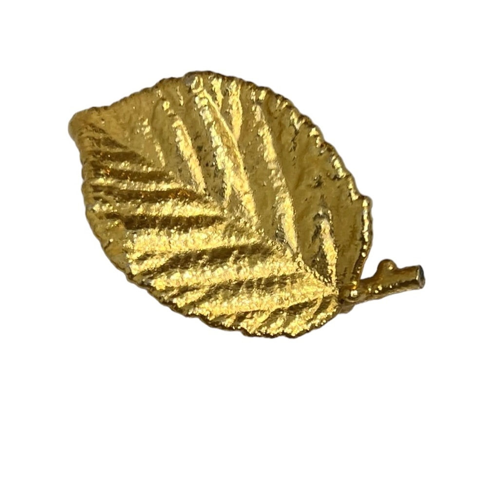 VINTAGE GOLD TONE TEXTURED LEAF BROOCH